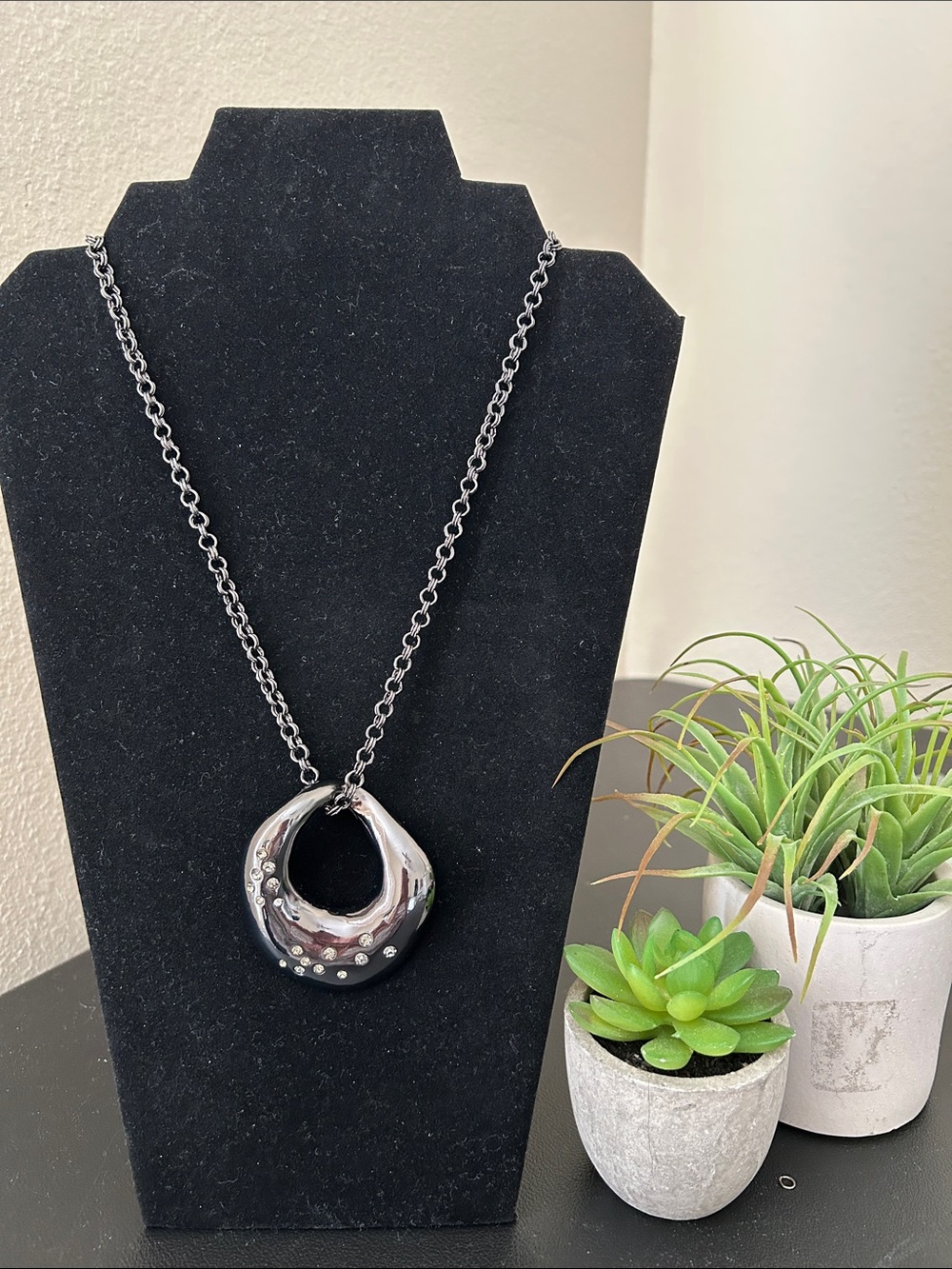 Chico’s Open Circle Dark Gun Metal Pendant Necklace